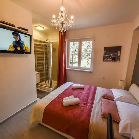 Crystal Luxury Guest house *