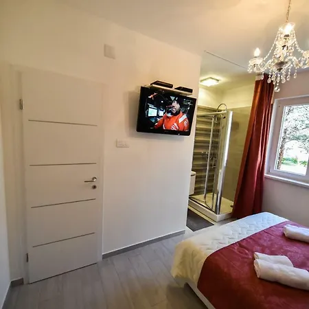 Crystal Luxury Guest house *